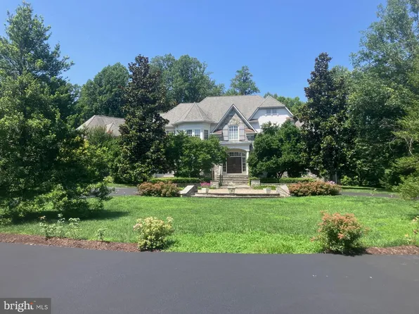 10420 Riverwood Dr, Potomac, MD 20854