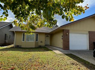 957 Fuchsia St, Springfield, OR 97477