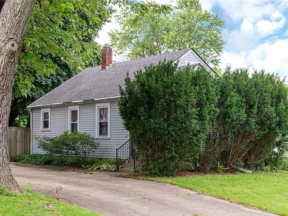 4th image of 64 W Mill St