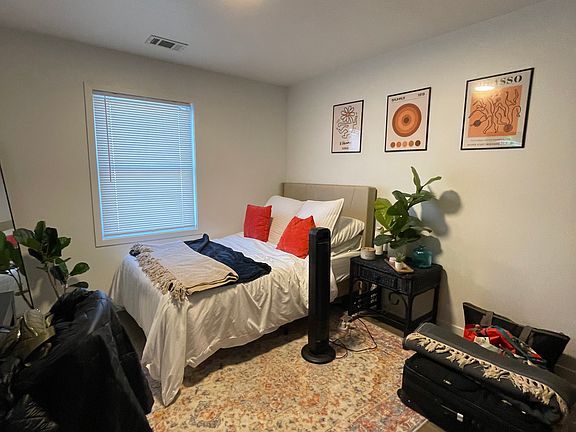 5th image of 519 N Manhattan Ave #10