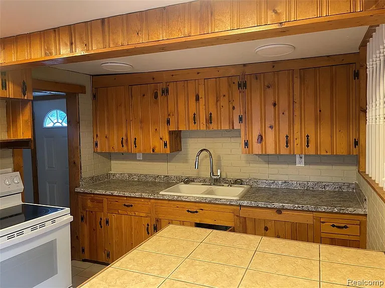 31 Heights Rd — Photo 5