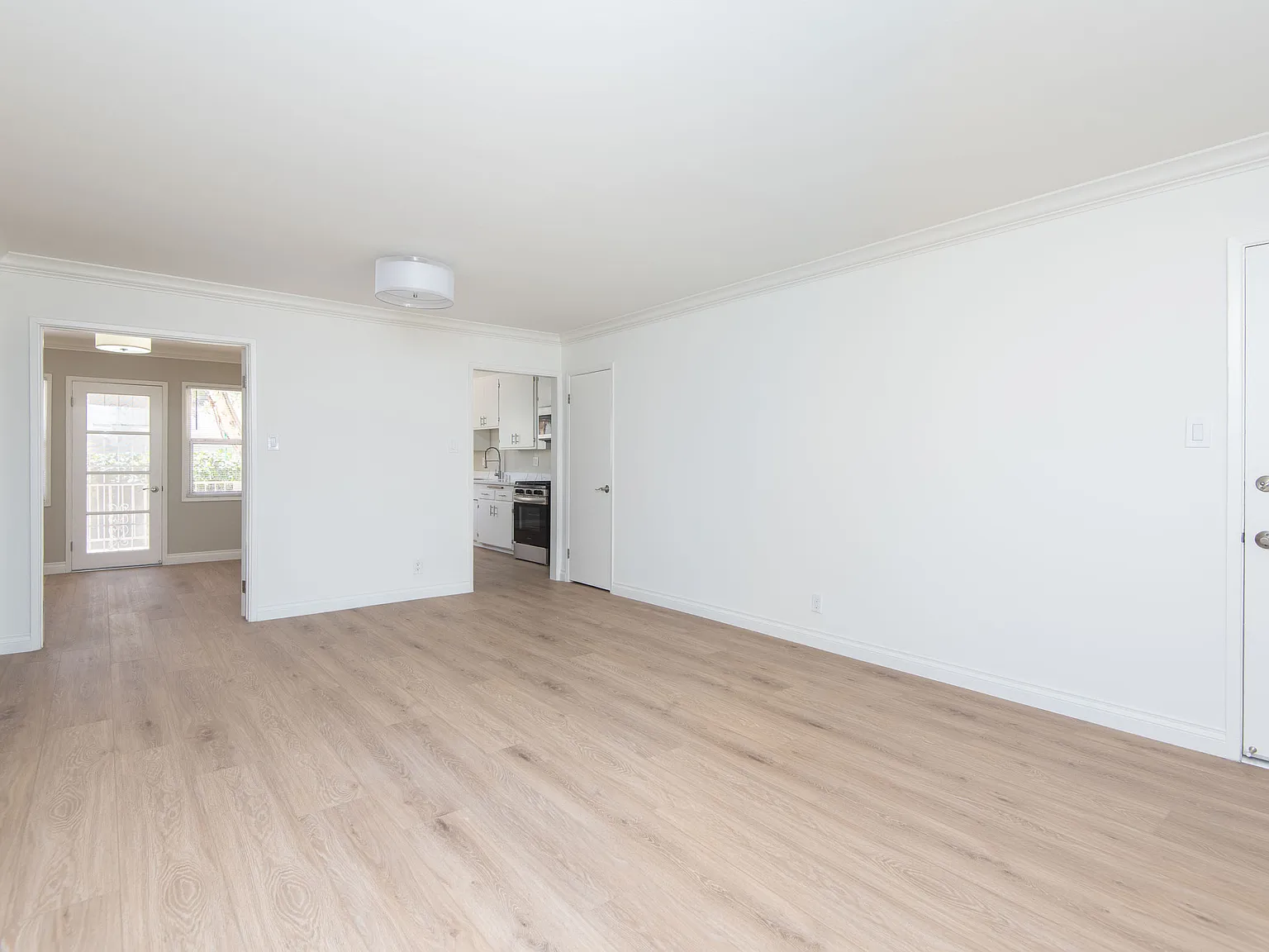 2 bed, 880 sqft, $2,850 — Photo 3