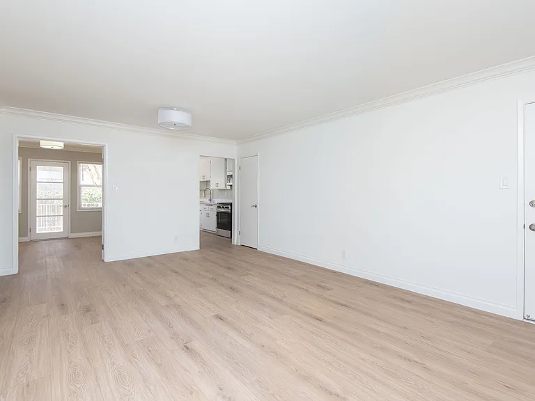 10554 National Blvd #3 — Photo 3