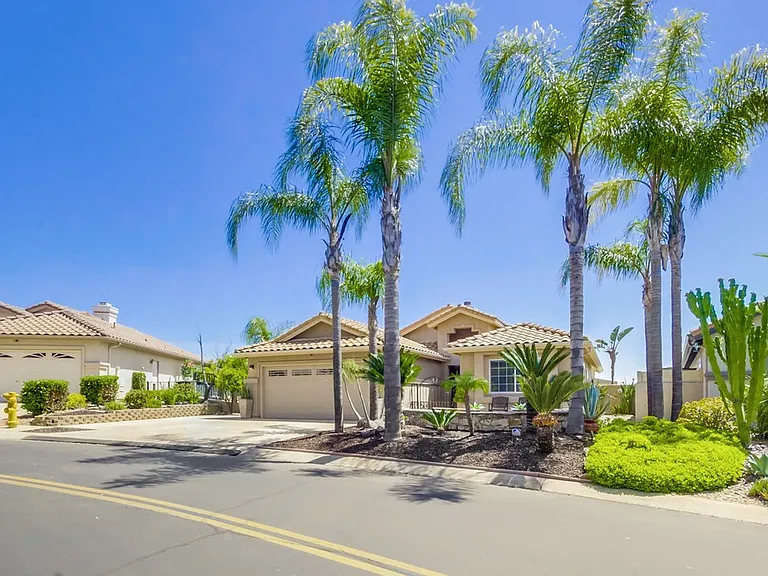 2703 Lobelia Rd — Photo 3