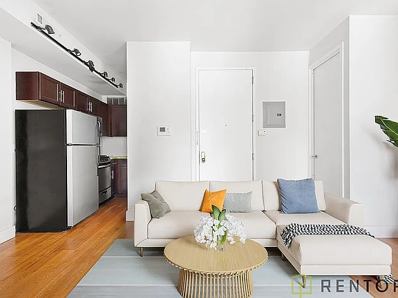 3rd image of 473 Grand St #3F