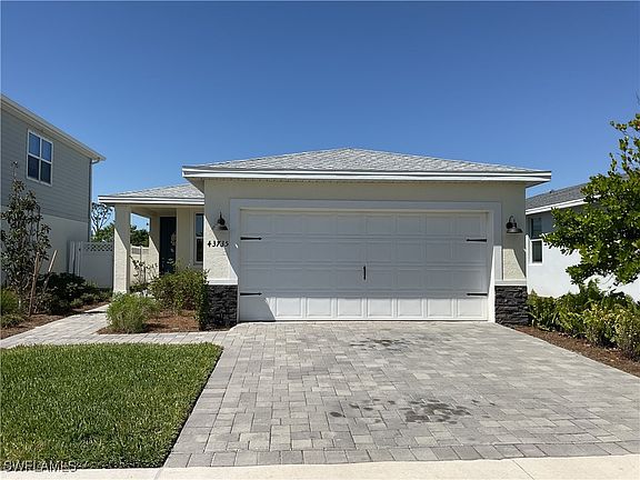 4th image of 43735 Cattleman Dr