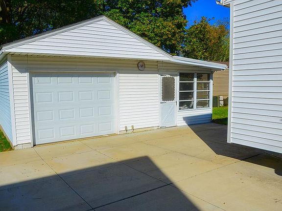 3rd image of 3707 Argonne Ave