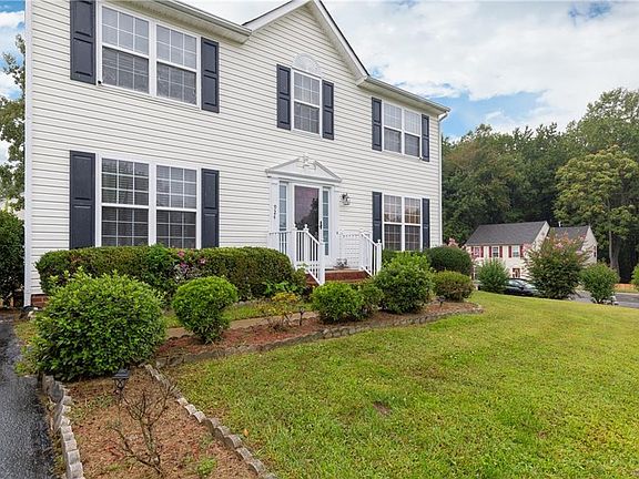 2nd image of 924 Poplar Cove Way