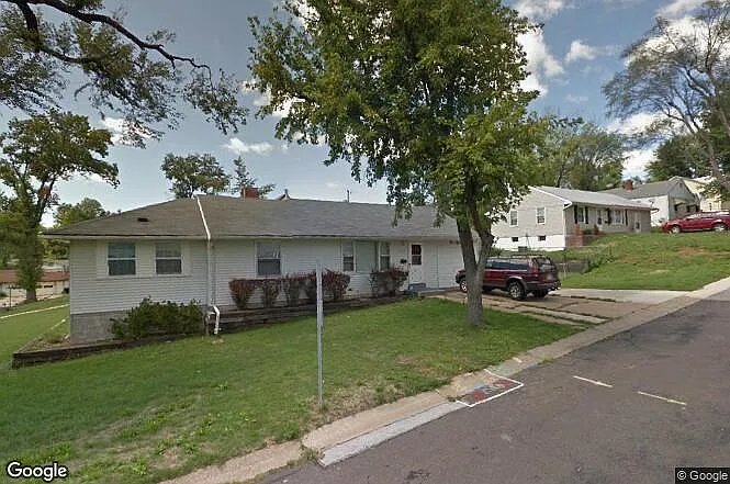 215 Superior Dr photo 1