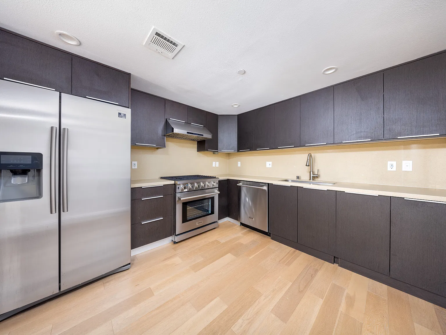 2939 Leeward Ave — Photo 4