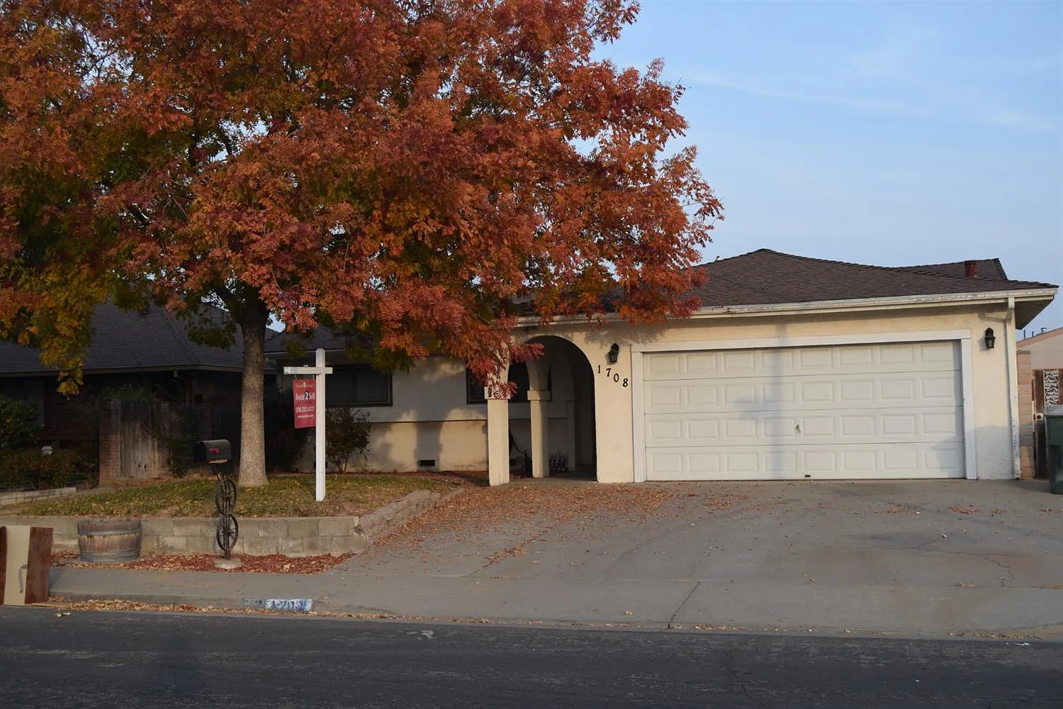1708 Rose Ave photo 1