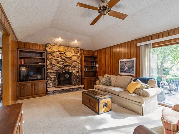 5th image of 1627 Tina Ln