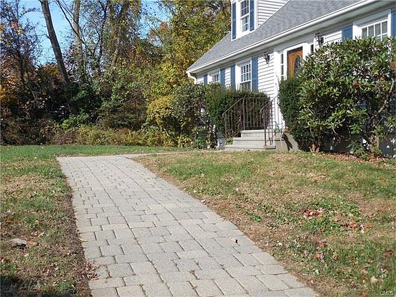 2nd image of 40 Applewood Dr