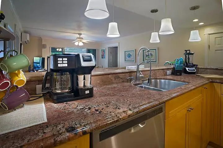 4 bed, $8,500 — Photo 4