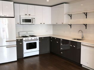 131 Newberry Ave #205, Libertyville, IL 60048