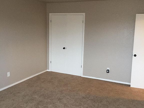 4th image of 2733 NE Euclid Ave APT B