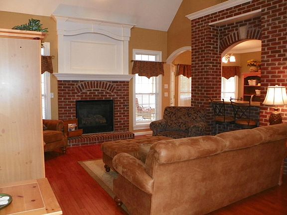 4th image of 1135 Paxton Dr