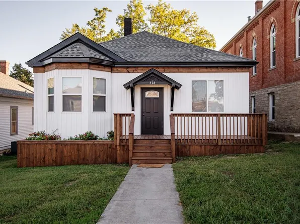 516 Park St, Atchison, KS 66002