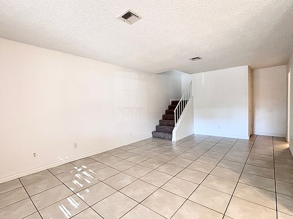 2nd image of 1028 Willow Tree Dr Unit C