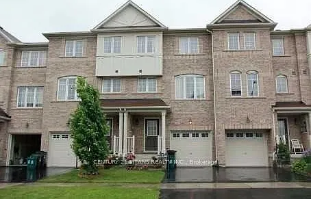 32 Etienne St — Photo 1