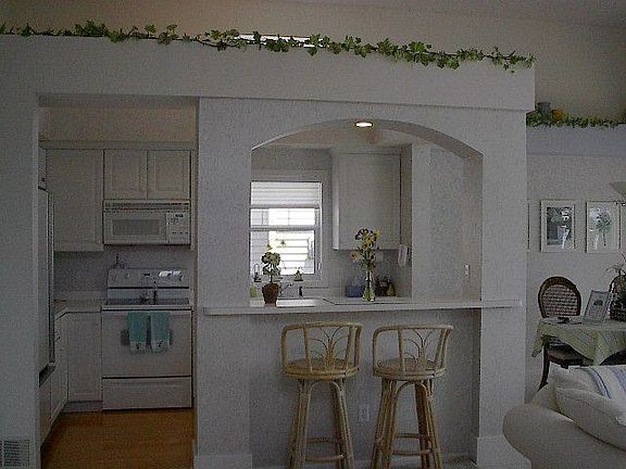 Kitchen with hardwood floor, breakfast bar & sub-zero Refrigerator.