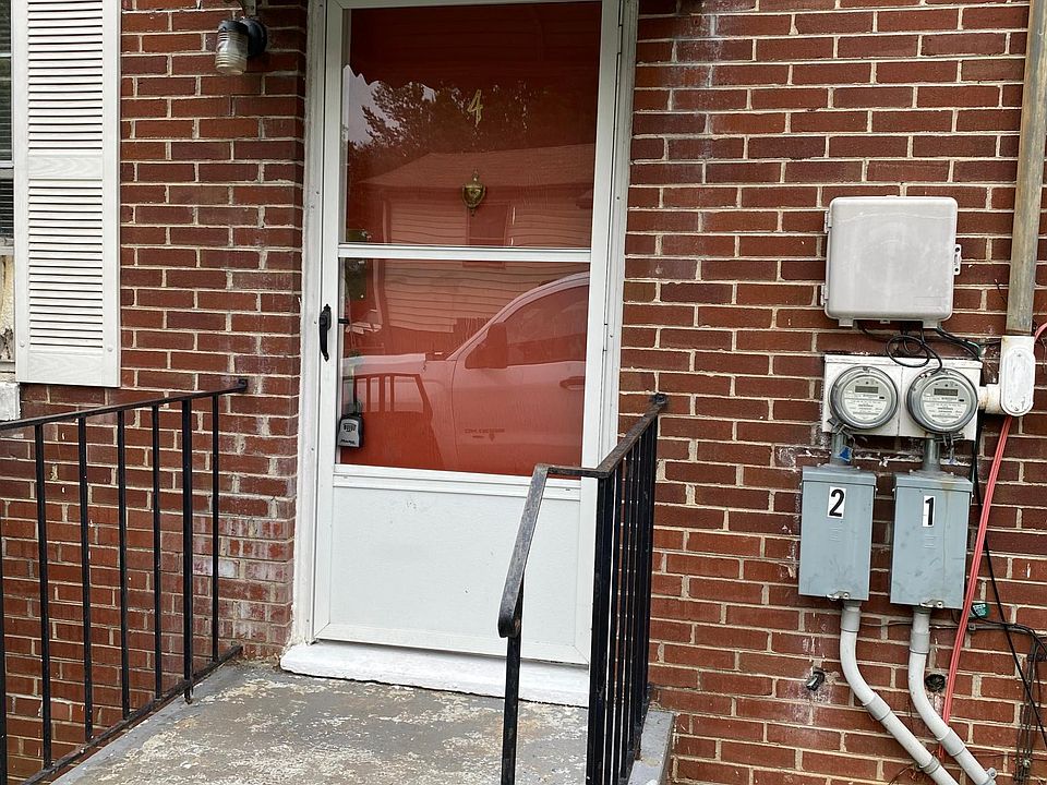 1st image of 2427 Parkway Dr APT 4