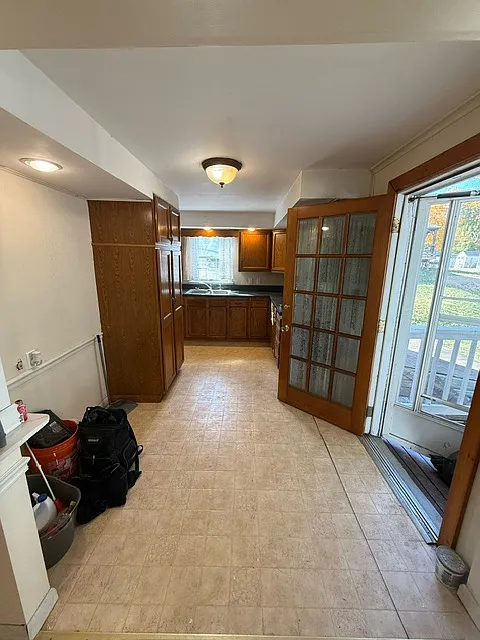 3 bed, $1,300 — Photo 2