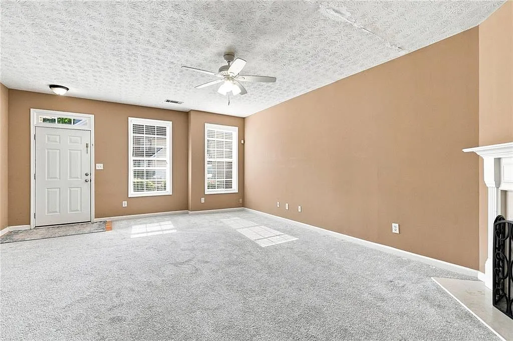 3 bed, 2.5 bath, 1830 sqft, $2,100 — Photo 4