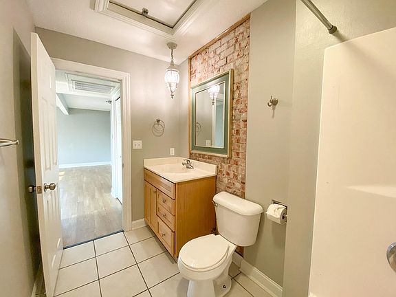 5th image of 325 Welch Ave #8