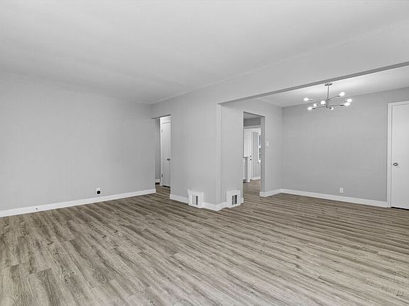 5th image of 1122 Roxton Dr
