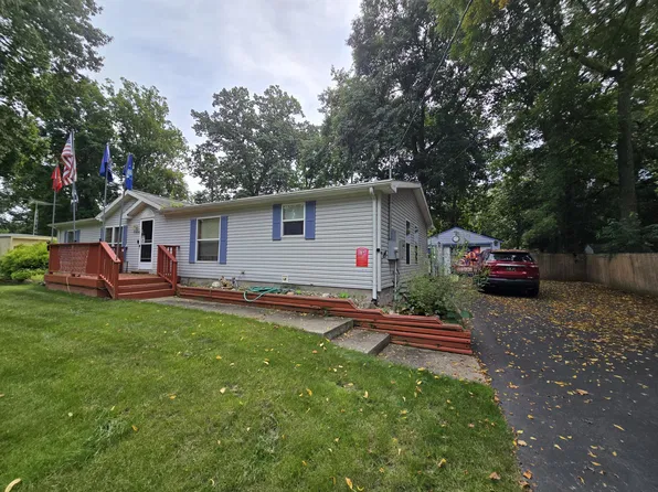 7995 Ivan Dr, Parma, MI 49269