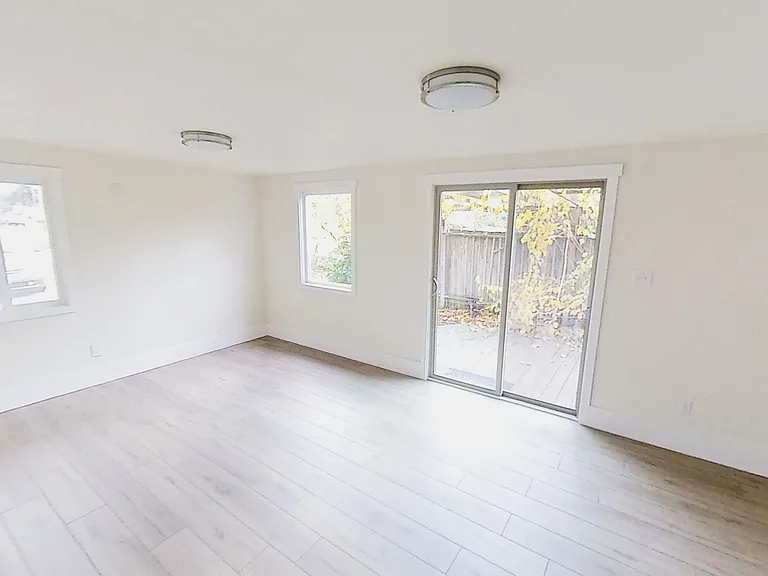 1301 Kearney St — Photo 11