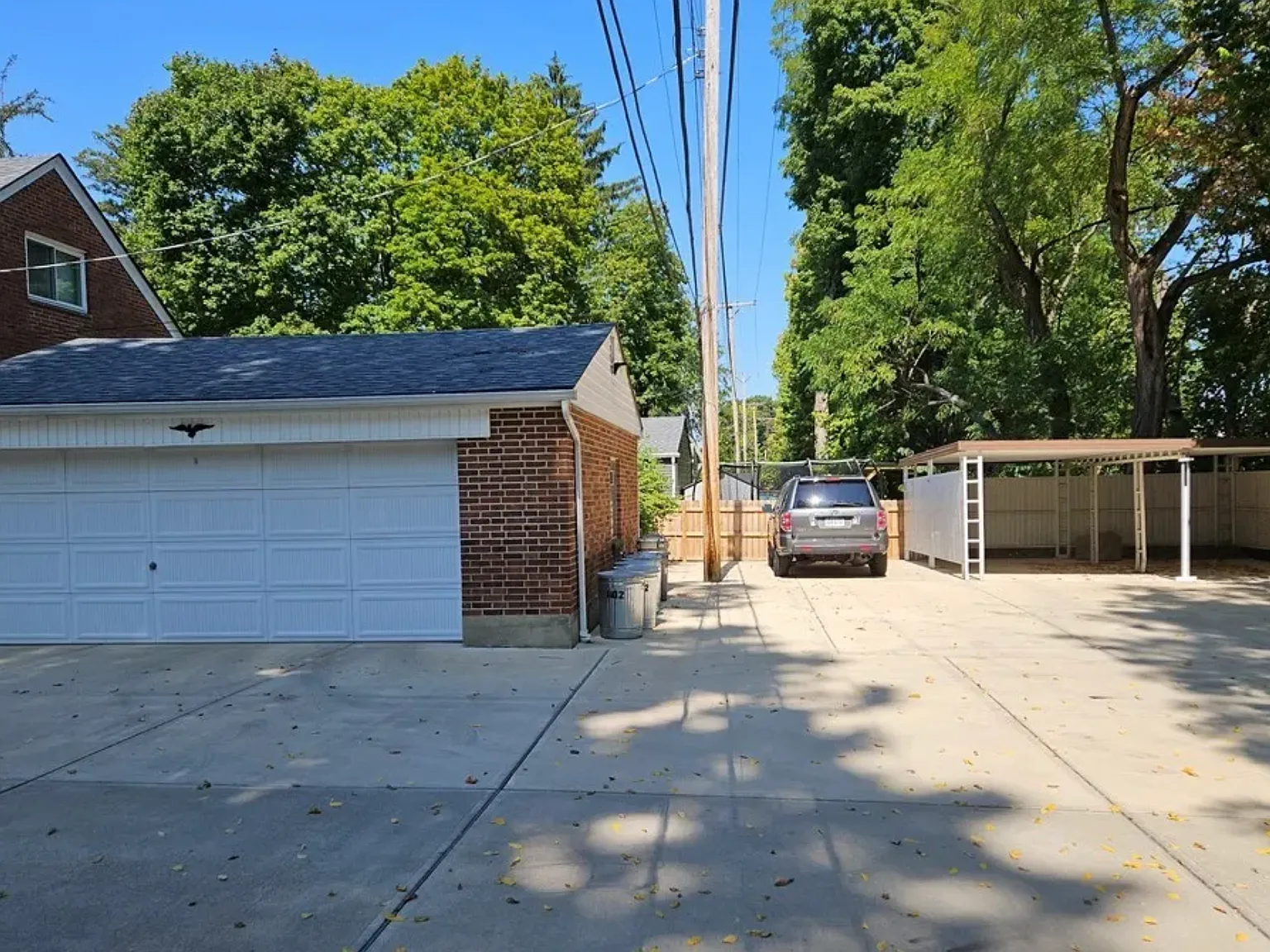 1102 Acorn Dr — Photo 2