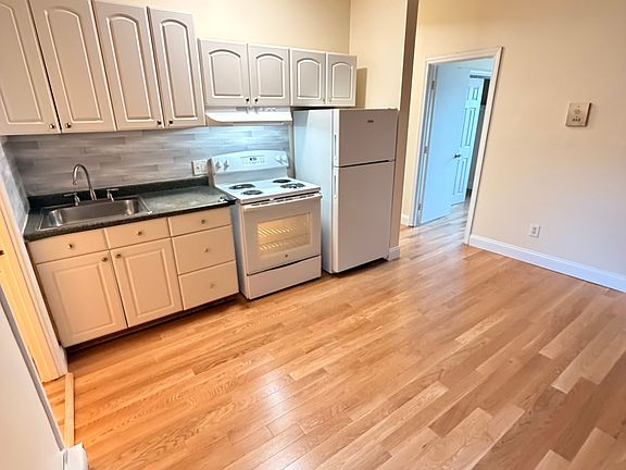 2nd image of 892 Huntington Ave #7B
