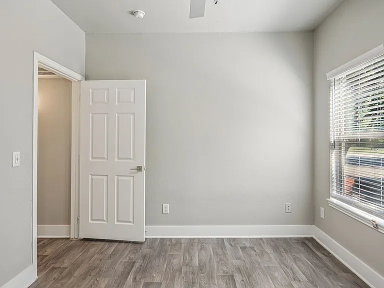Larkin Apartment Homes — Photo 109