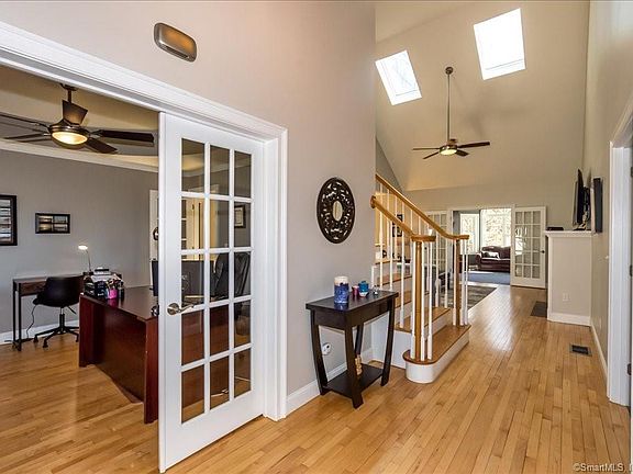 3rd image of 23 Rockledge Dr