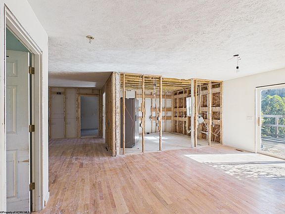 4th image of 66 Hawks Nest Ln