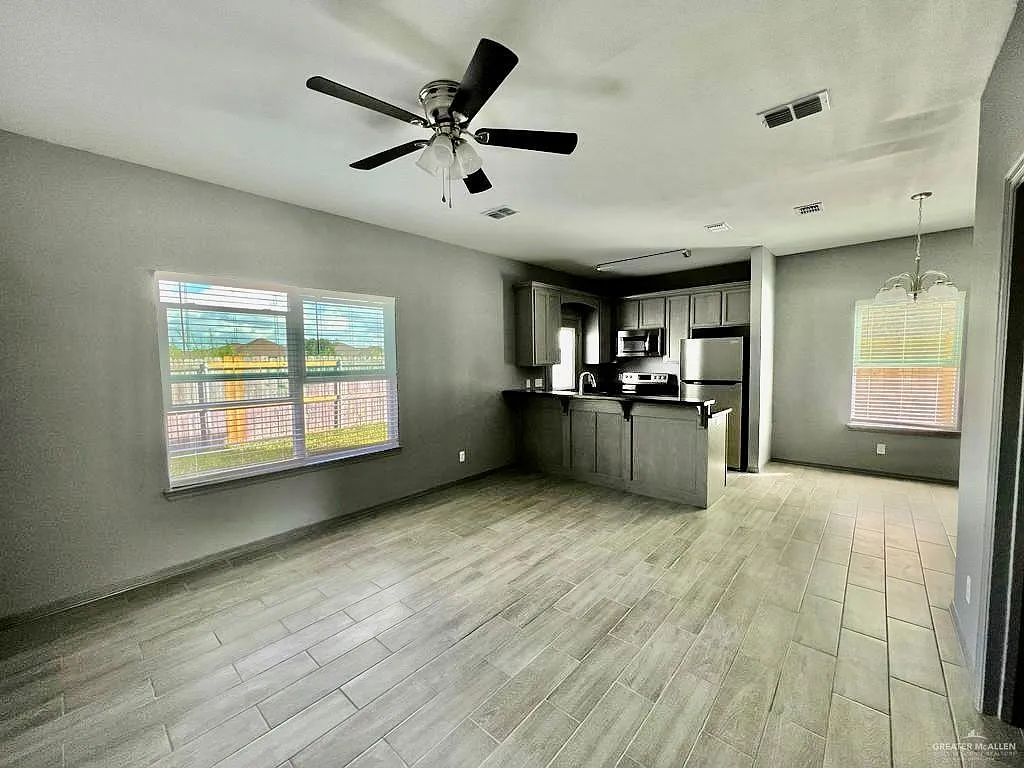 3 bed, 2.5 bath, 1280 sqft, $1,450 — Photo 3
