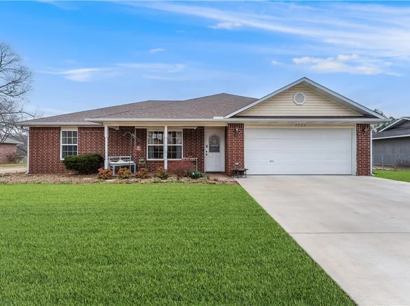 2724 Jessica Pl, Fayetteville, AR 72701