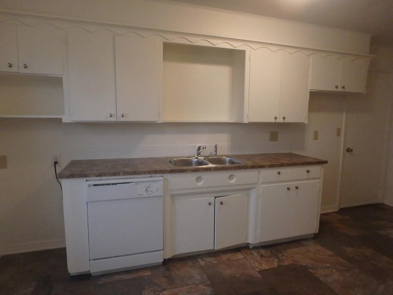 3 bed, 1414 sqft, $1,375 — Photo 2