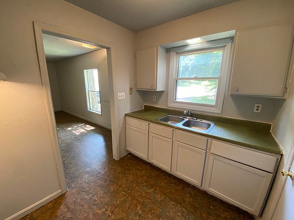 5th image of 807 Bryan Ave #A