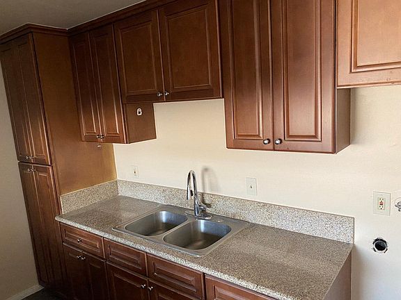 2nd image of 1236 Wall Ave #2