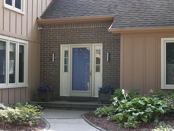 2nd image of 507 Van Buren Ct