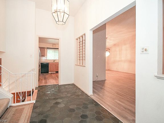 2nd image of 27750 Edgepark Dr