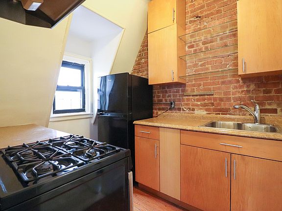 5th image of 1061 Clay Ave APT 3