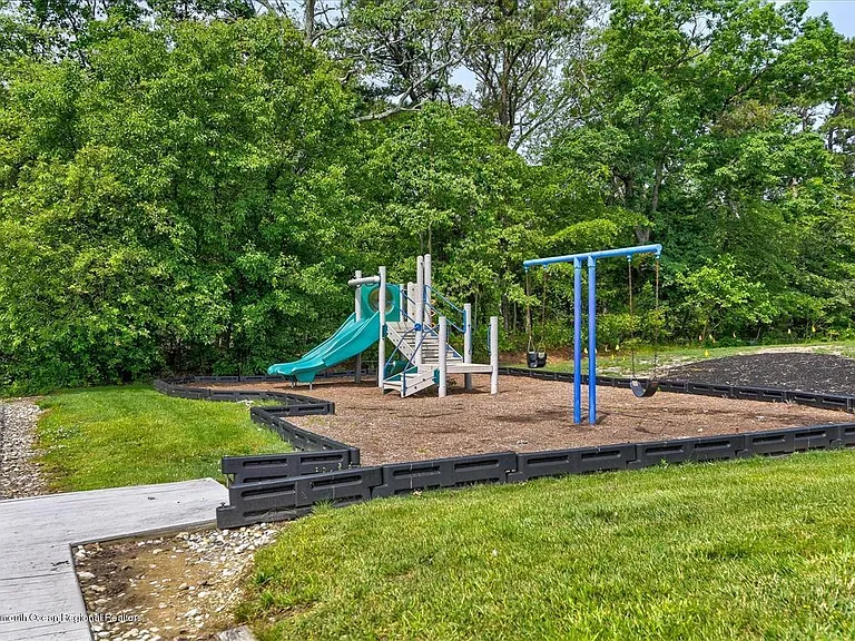 1716 Waters Edge Dr — Photo 19
