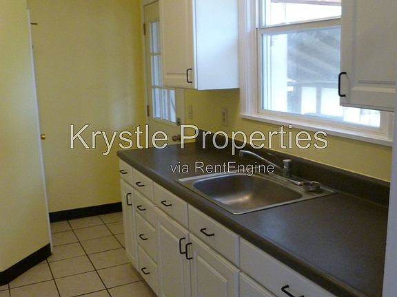 5th image of 615 Russell St