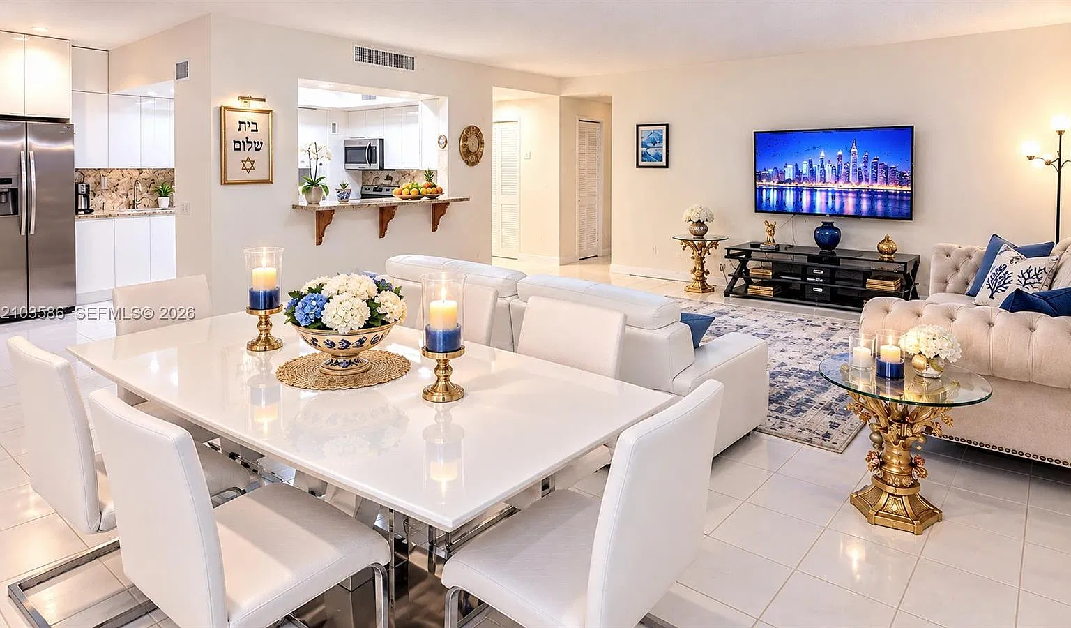 Alexander Towers Condo — Photo 2