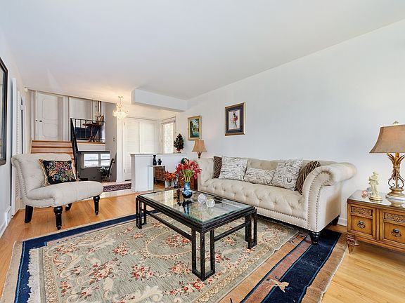 4th image of 8304 Lowell Ave