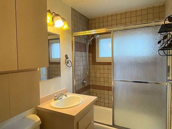 5th image of 124 Rees St #126